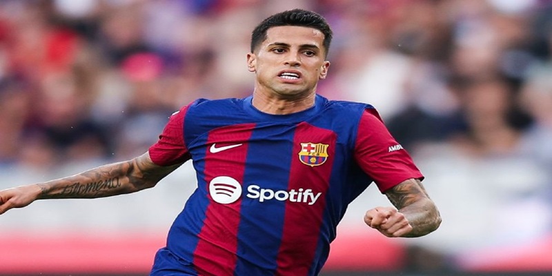 Barcelona Và Câu Chuyện Kỳ Kèo Mức Giá Ký Kết Với Cancelo 1 Cancelo đã chơi theo dạng ký mượn tại đội bóng trước đó